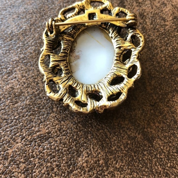 Vintage Colonial Era Porcelain Brooch - Picture 2 of 2